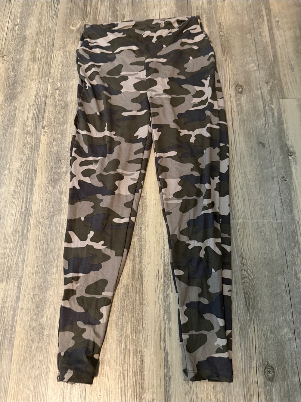 New. Zenana Outfitters Grey & Black Camo Leggings